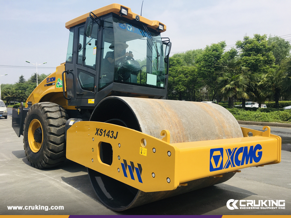 1 Unit XCMG XS143J Road Roller